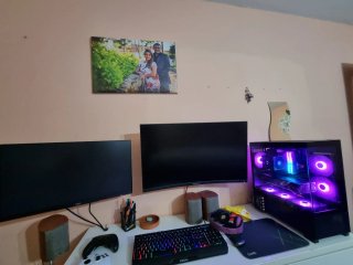 PC Gaming con 1 monitor AOC Y 1 monitor GIGABYTE.