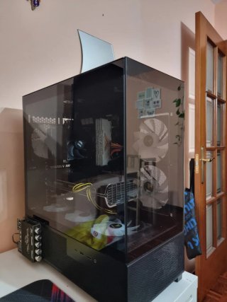 PC Gaming con 1 monitor AOC Y 1 monitor GIGABYTE.