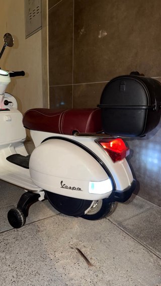Vespa Eléctrica Infantil Batería
