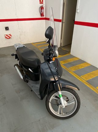 Honda SH 100 Scoopy Negra