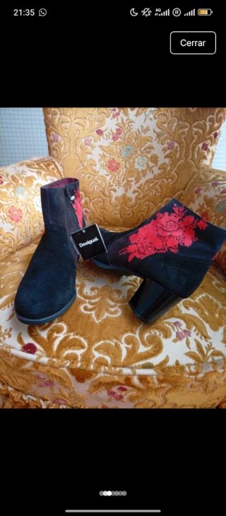 Botines Desigual Negros con Bordado Floral