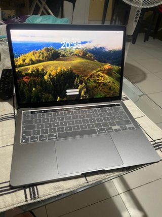 MacBook Pro 2020 8GB RAM 256GB SSD Plata