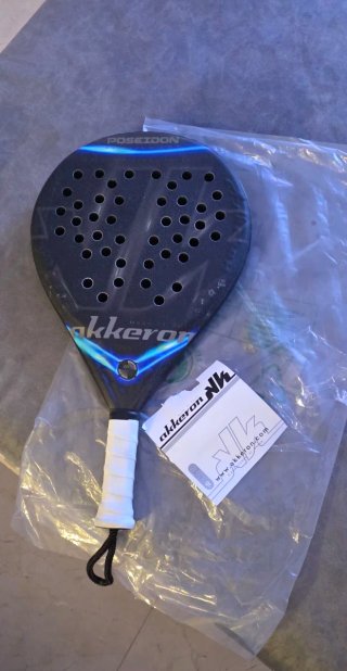 Pala de pádel Akkeron Poseidon platinum