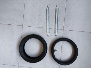 Neumático patinete, Xiaomi. Y palanquetas.