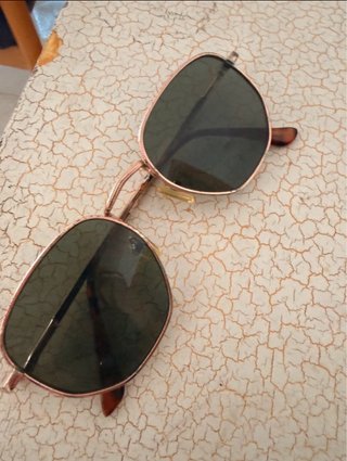Gafas de Sol con Montura Dorada