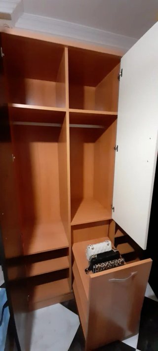 Armario de tres puertas
