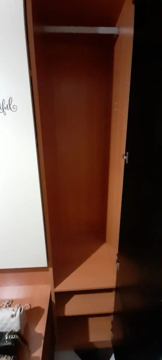 Armario de tres puertas