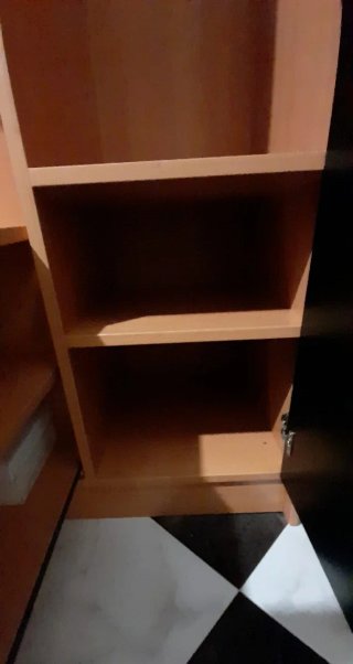 Armario de tres puertas