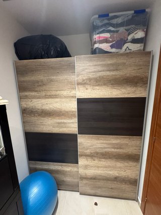 Armario de Madera con Puertas Correderas