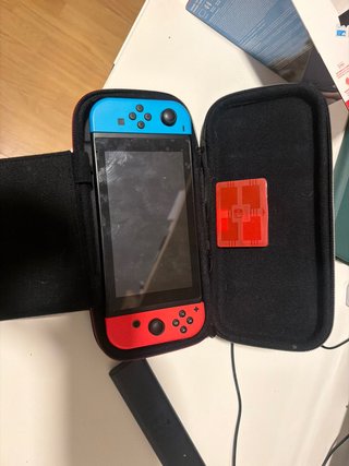 Nintendo Switch Azul y Roja caja y accesorios