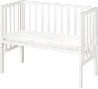 Cuna de madera blanca para bebé
