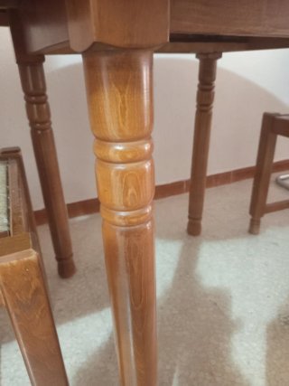 Mesa de Madera Extensible y 4 Sillas