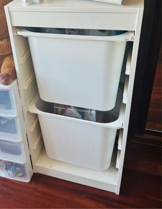 Mueble Trofast IKEA con 2 cubos