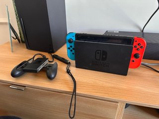 Nintendo Switch Azul y Rojo y juegos.