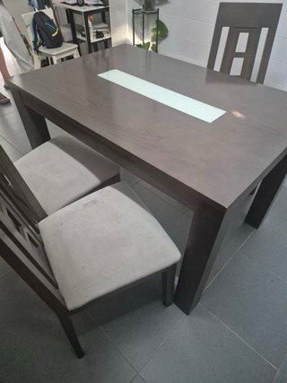 Mesa de Comedor con 4 Sillas