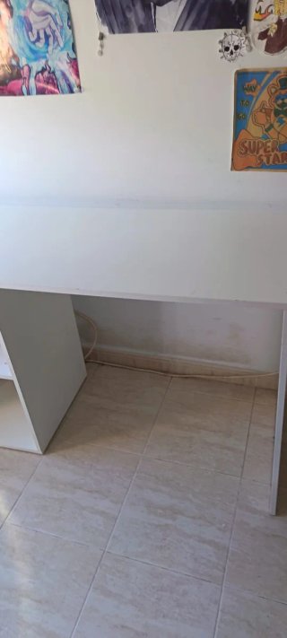 Escritorio Blanco con Estantería