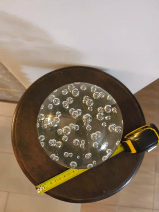 Fermacarte sfera in vetro con bolle