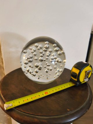 Fermacarte sfera in vetro con bolle