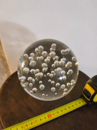 Fermacarte sfera in vetro con bolle
