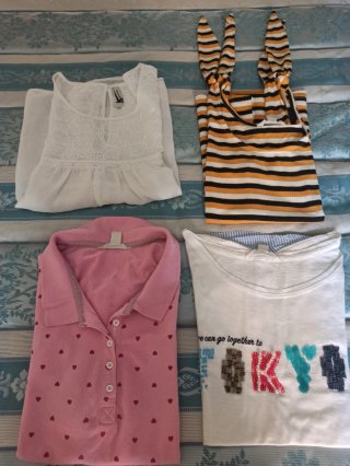 Lote de 3 camisetas y 1 blusa Talla S
