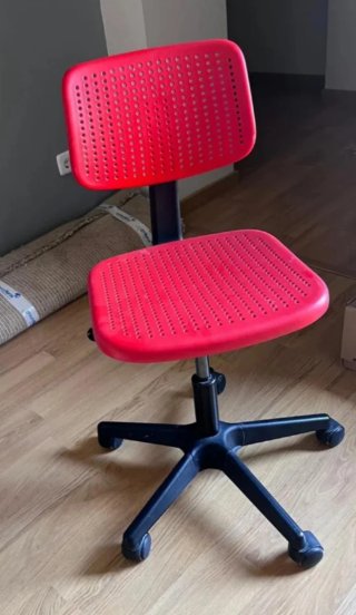 Silla de escritorio infantil IKEA roja
