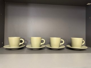 Juego 4 tazas de café y platos verdes mate Ikea