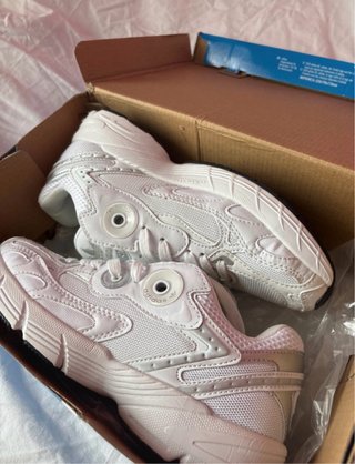 Adidas Astir Blancas y Plateadas