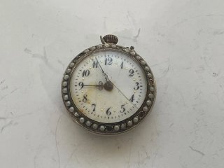 Reloj de bolsillo o colgante de plata dorada