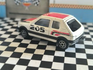 Coche Peugeot 205 Majorette