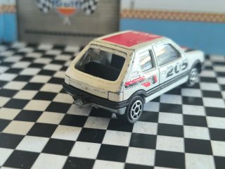 Coche Peugeot 205 Majorette