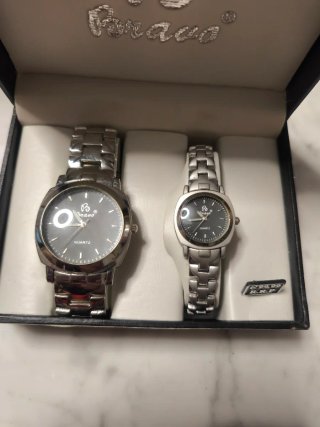 Set de 2 Relojes Caballero y Señoraen su caja orig