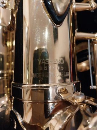 Saxofón Alto Yamaha color Dorado