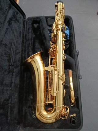 Saxofón Alto Yamaha color Dorado
