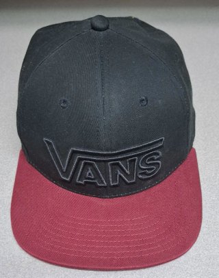 Gorra Vans Negra y Roja