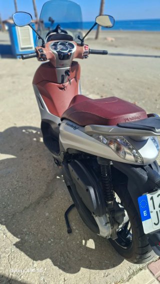 Piaggio Beverly 350