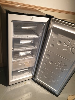 Congelador Vertical CHIQ 145L
