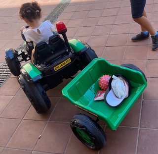 Tractor Eléctrico 12V Niños - Como Nuevo