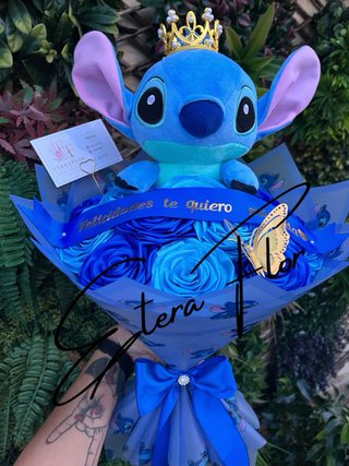 Ramo de rosas eternas Stitch-el regalo ideal