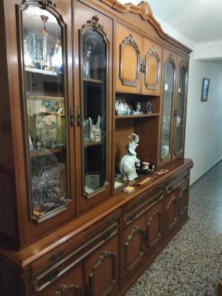 Mueble de salón madera y cristal