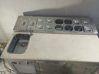 Mesa de ingredientes refrigerada