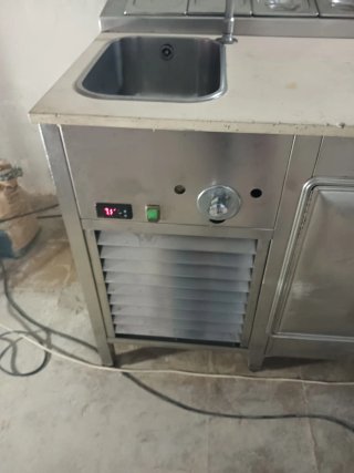 Mesa de ingredientes refrigerada