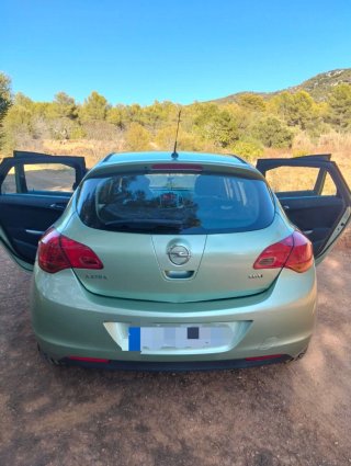 Opel Astra 2011