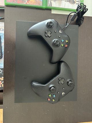 Xbox One X + 2 Mandos + 4 Juegos