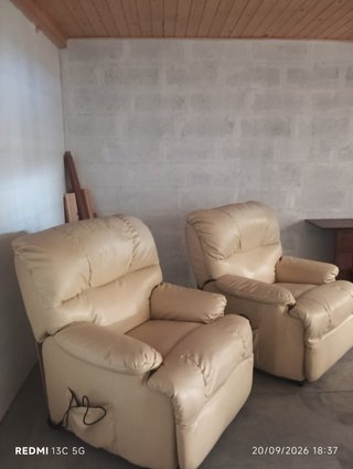 2 sillones polipiel beige
