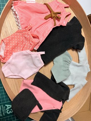 Set de 7 prendas para muñeca tipo Corolle