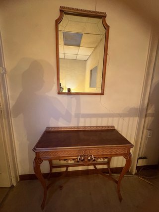 Comoda de madera con espejo