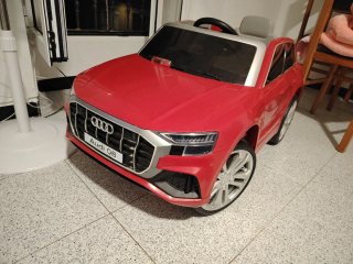 Coche de batería Audi Q8 Rojo