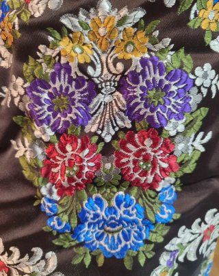 Traje Regional Dorado y Multicolor