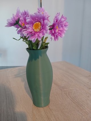 Vaso stampato 3D verde e rosa