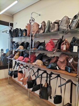 Percheros de Pared Metálicos.